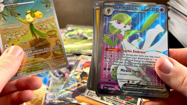 Opening a special illustration Dolliv and a full art Gardevoir ex in a single TCG pack
